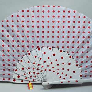 604 valkoinen punapilkullinen